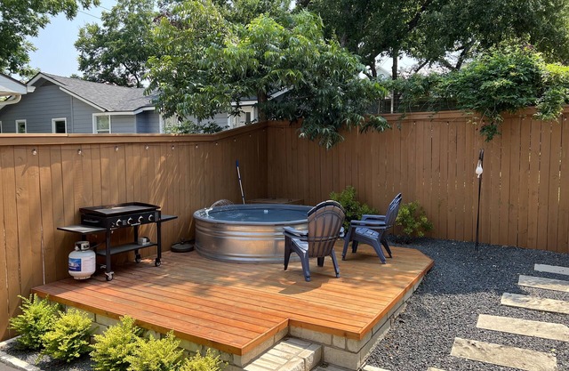 Perfect hangout 2-bedroom home with a pool