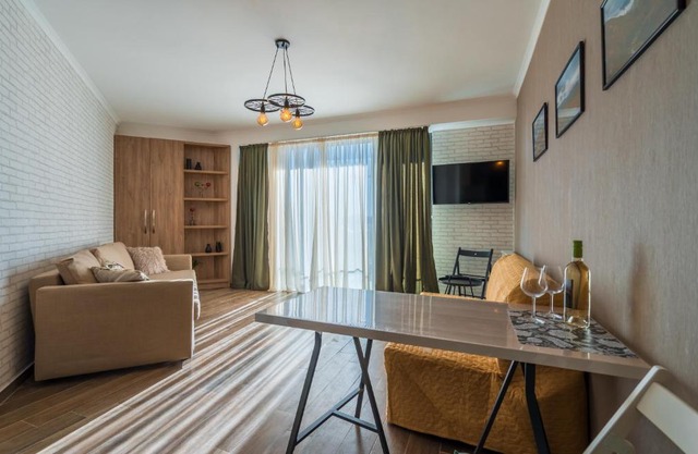 Perfect location! Magnificent view! Extra bedroom apartment!