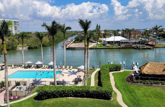 Perfect Location! On The Bay Direct View of Gulf! Wrap Around Lanai!