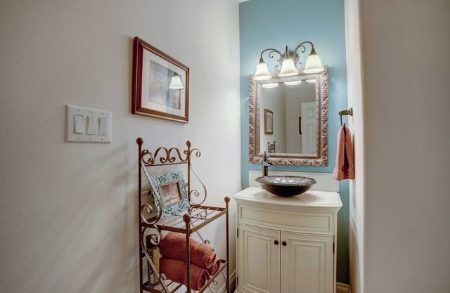 Perfect proximity: 3 Br / 3.5 Bath townhome