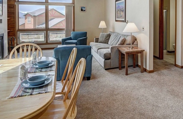 Perfect ski/ snowboard getaway 3 minutes to Keystone 15 to Breck