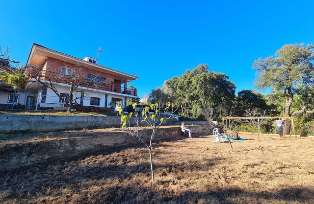 Perfect time out: country house with fireplace, pool and view