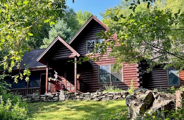 Perfect Vermont Log Cabin - Footsteps from the famous Battenkill River!