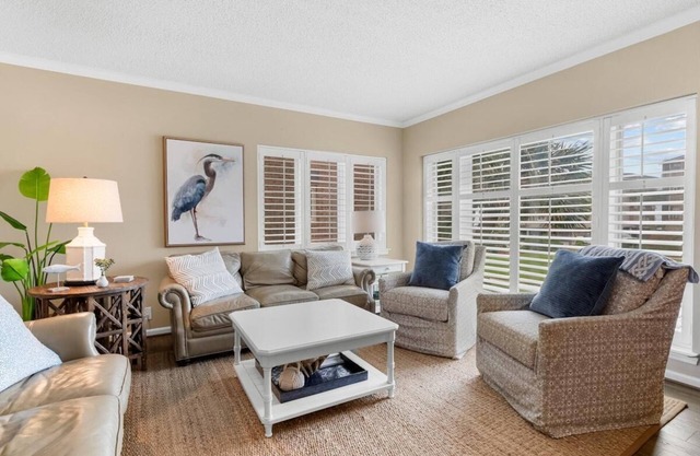 Perfectly Poised 2 Bedroom Oceanview 2nd Flr