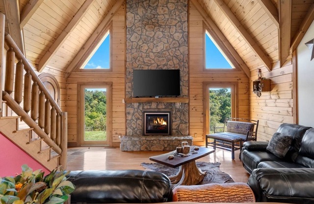 Pet + Family Friendly, 4 mins to Golf, on the Bourbon Trail, & close to the Ark!