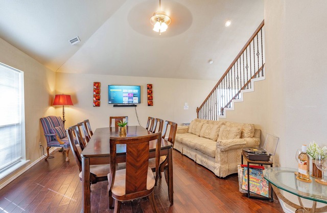 Pet Friendly 4/3 in Carrollton with Hot Tub