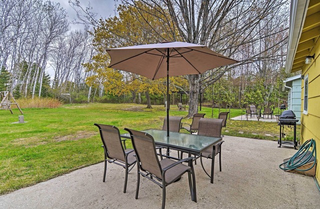 Pet-Friendly Charlevoix Cabin: Walk to Lakefront!