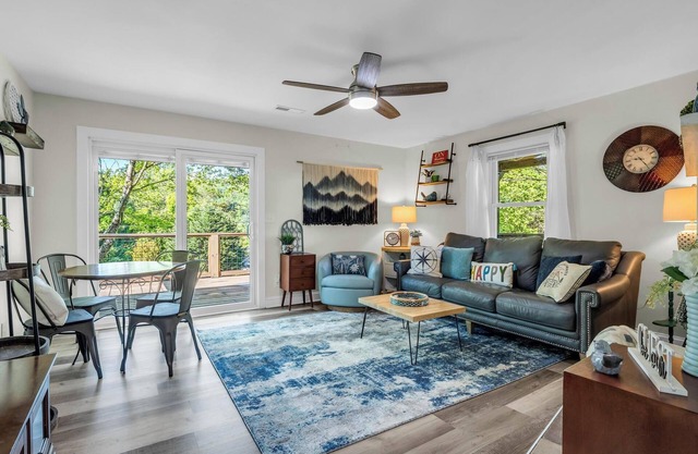 Pet-Friendly, Convenient Cabin Minutes from Downtown Hendersonville