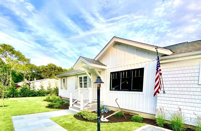 Pet Friendly Fenced Yard Beach House, Viking Stove, Pool, #beachybungalow