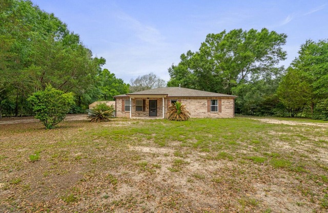 Pet friendly home in the heart of Crestview