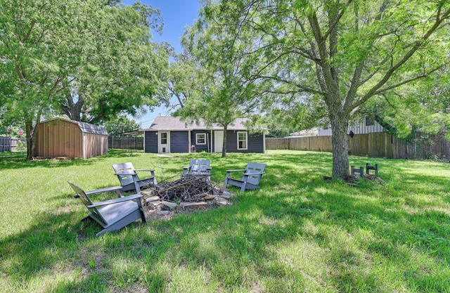 Pet-Friendly Home w/1-Acre Yard in Aubrey