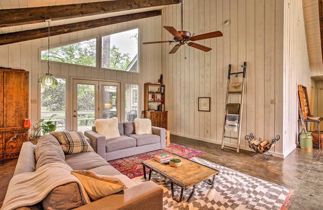 Pet-Friendly Lake Athens Home w/Fireplace!