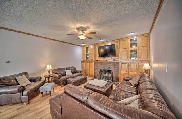 Pet-Friendly Ogallala Home ~ 7 Mi to Lakefront!