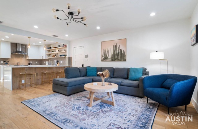 Pet-Friendly S Austin MidMod w Yard, EV, Firepit, Near Austin Fun & Food!