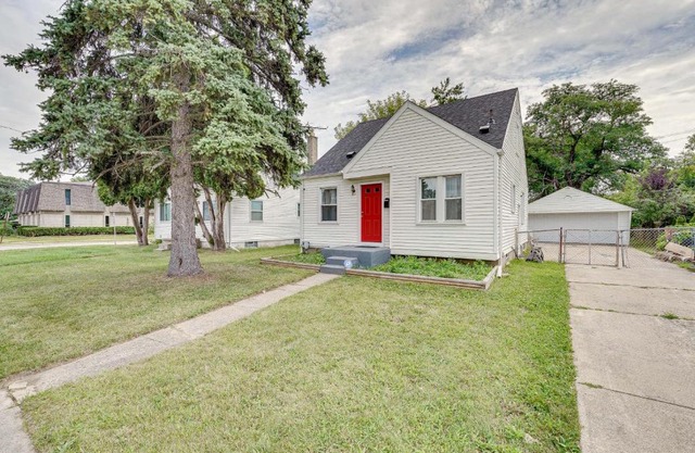 Pet-Friendly Southfield House with Ping-Pong Table!