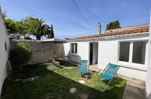 Petite Maison au Calme Dans un Village Typique