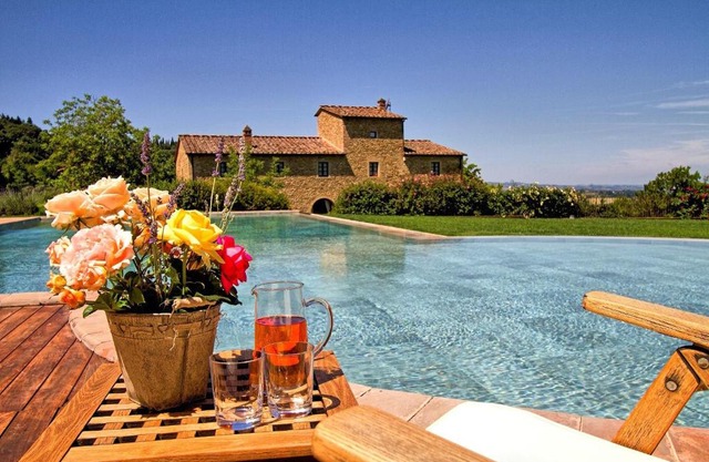 Petrognano Villa Sleeps 16 Pool Air Con WiFi