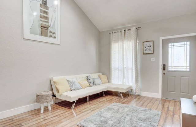 Pflugerville/Round Rock/Sleeps 10 Guests