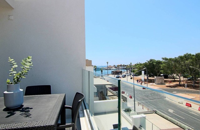 Phaedrus Living Seaside Executive Flat Harbour 207