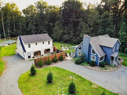 Pickleball - 2 Homes - Sleeps 20 - 151 Brew Trail
