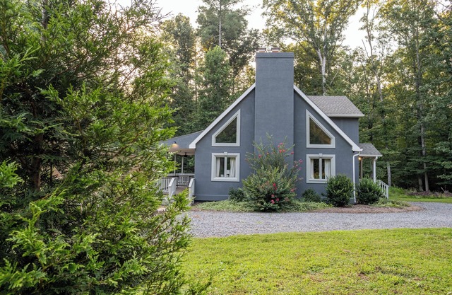 Pickleball | Sleeps 14 | 151 Brew Trail | Firepit
