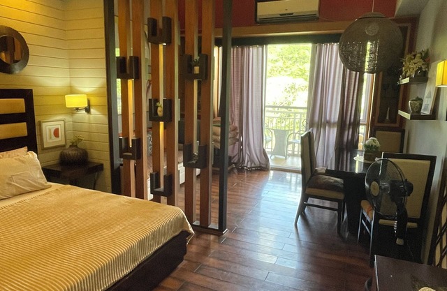 Pico De Loro beach, Miranda B Condotel Rental with Wifi