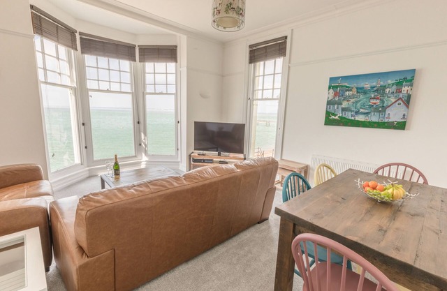 Pier View Apartment, luxury sleeps 6 in 3 bedrooms