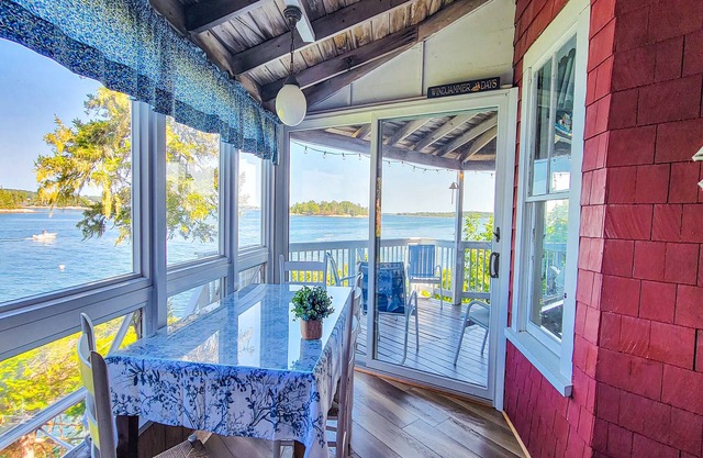 Piffi Biff: Watch Whales & Lobster Boats from This Classic Oceanfront Gem!