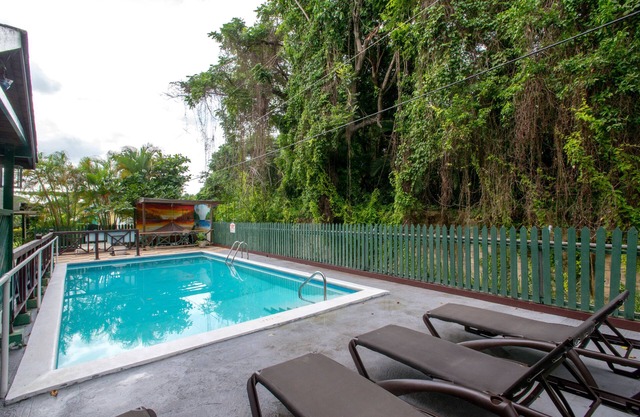 Pineapple Court Hotel