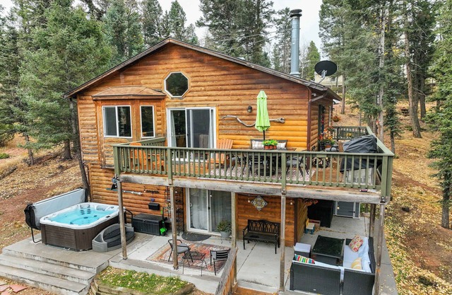 Pinetop Cabin! Hot Tub, BBQ, Arcade & Scenic Views