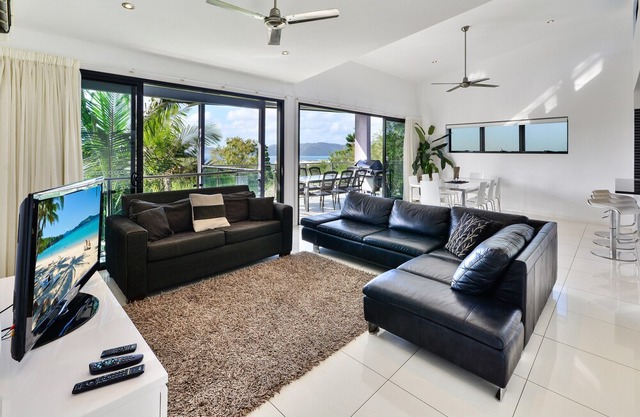 Pinnacle 8 - Seaview Apartment on Hamilton Island