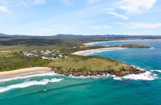 Pipe Dreams offers an idyllic retreat, nestled just steps from the stunning Ocean View Beach.
