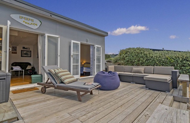 Pipi Palace - Whangamata Bach