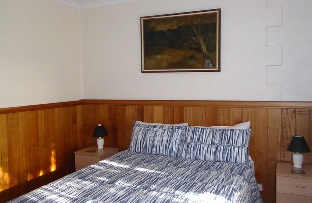 Platypus Park Country Retreat - Pipers 2br s/c Apartment