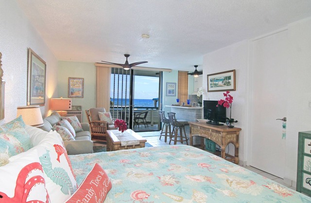 Playa Linda - St. Thomas Oceanfront Studio Condo at Pool & Bolongo Beach, USVI