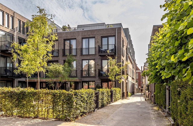 Playful and luxurious apartment in heart of Delft.