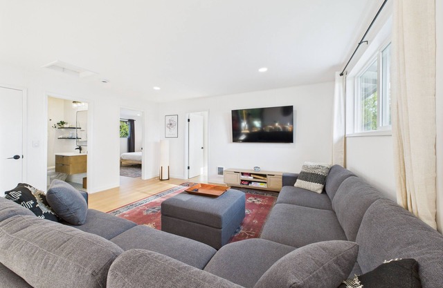 Playground/Hot Tub/Pets OK ~ Remodeled Retreat for 9