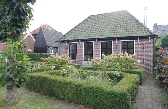 Pleasant Holiday Home in Grootschermer with Garden
