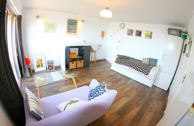 Pleasant Large Studio with Sea View