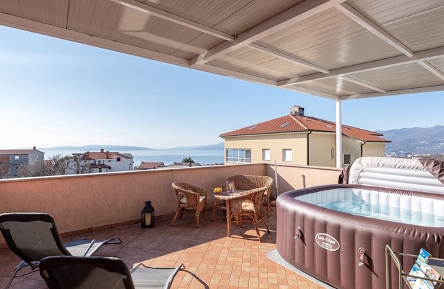 Plush Apartment in Rijeka with Hot Tub and near the Sea