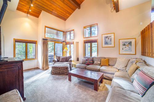 Plush Mammoth Condo W Balcony Views