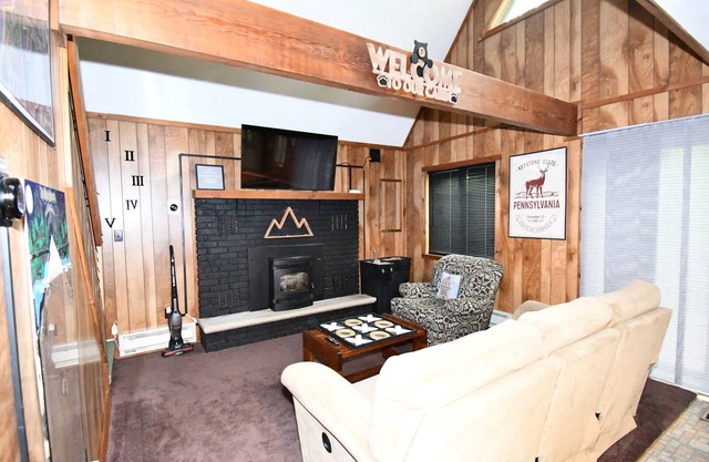 Pocono Cabin w/Jacuzzi, W&D, and Indoor Pools