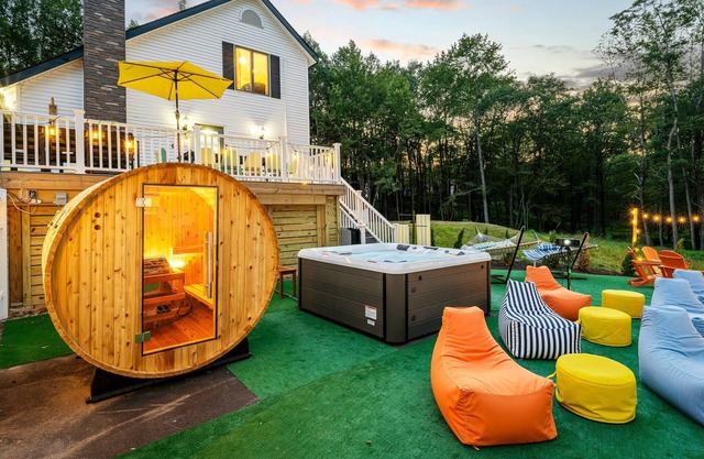 Poconos Lodge - Hot Tub Sauna Game Room Fire Pit