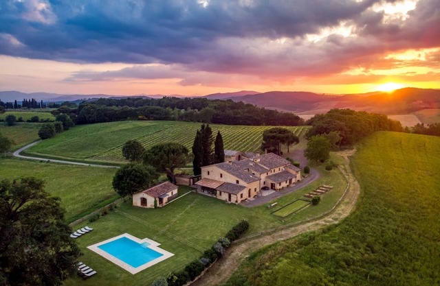 Podere Maiano - Private Pool Villa with 9 Bdrs and Spa