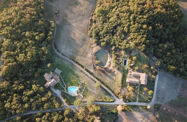 Podere Vignalunga is 48 hectares property with 2 main villas plus 2 annex