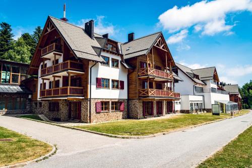 Pohorje Village Wellbeing Resort - Family Apartments Bolfenk