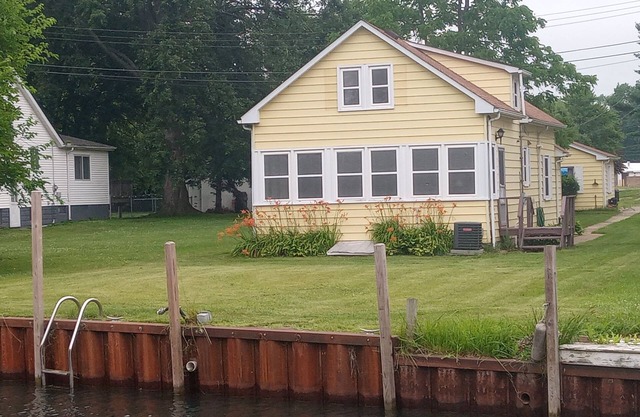 Pointe Haven with or without Pontoon