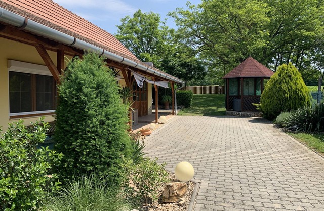 " Poldis Tanya" - Ihr Wohlfühl- Ferienhaus im Beliebten Buzsak