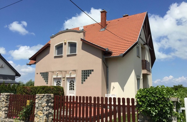 Poldis Villa only 50m to the lake (DHH Lujza)
