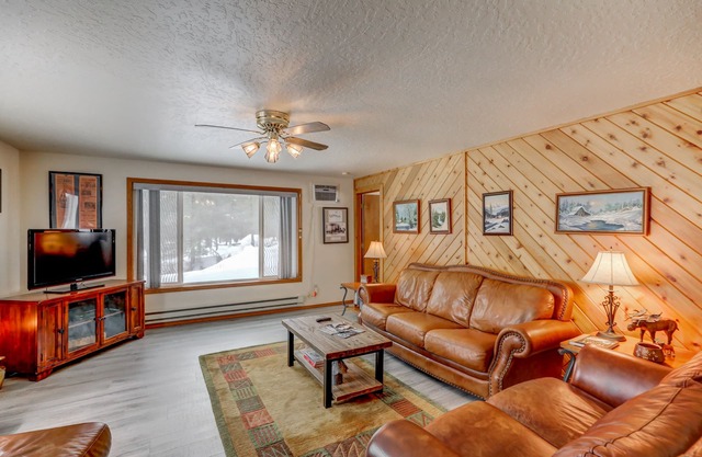 Ponderosa - Peaceful, private cabin on 5 acres by Lake Cascade